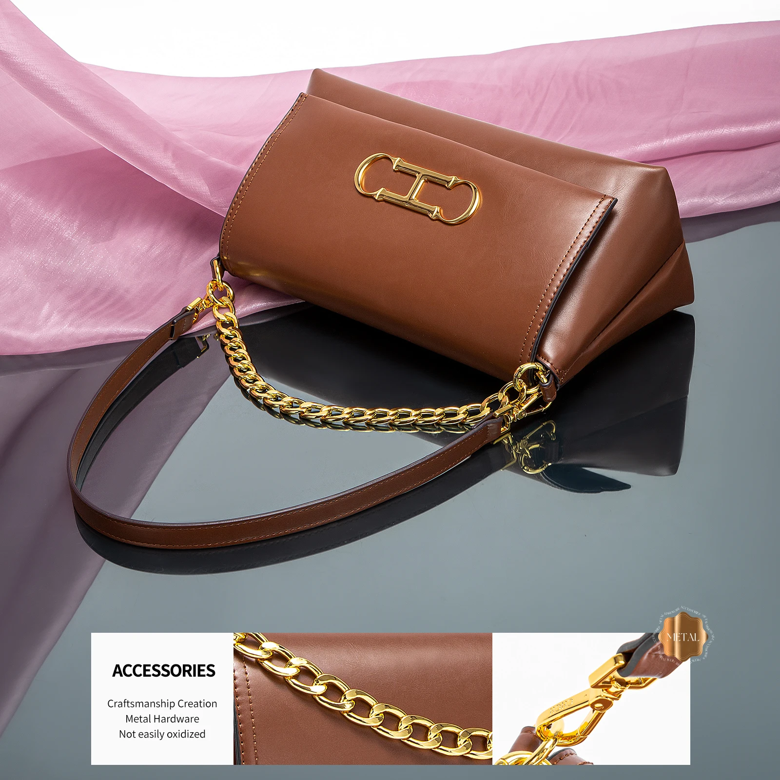 Pure Simple Classic Retro Squa - огляд і ціна Women Bags Coach