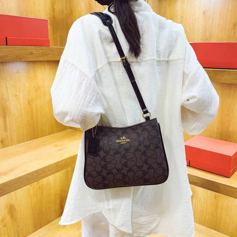 Geometric Print Women's Crossb - огляд і ціна Women Bags Coach