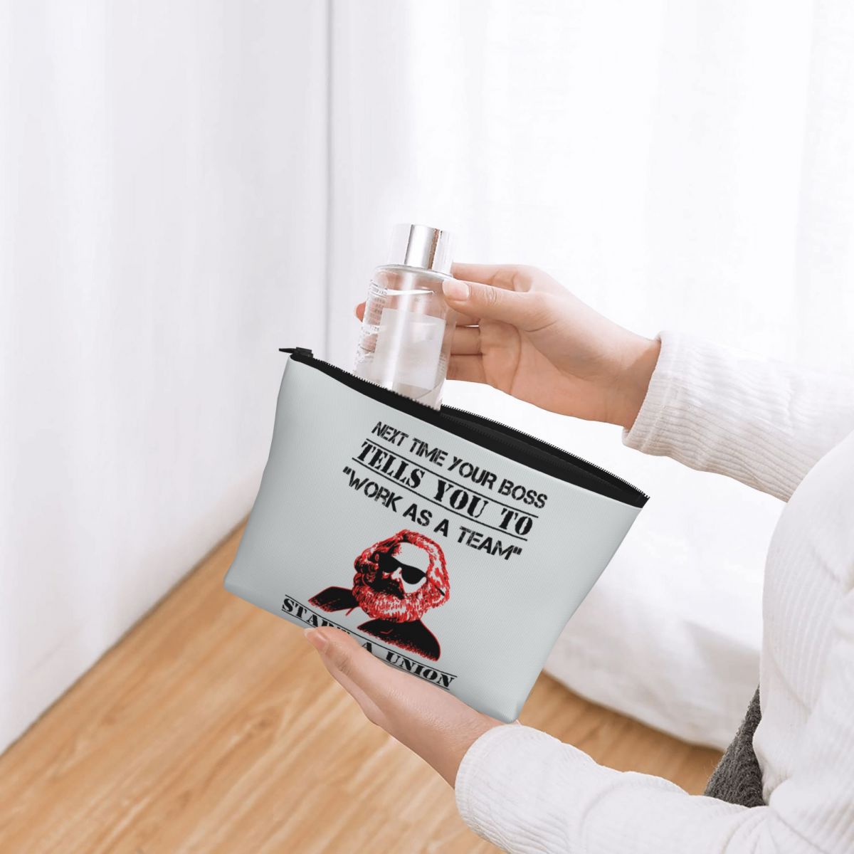 Karl Marx Makeup Bag for Women - огляд і ціна Women'S Karl Bags